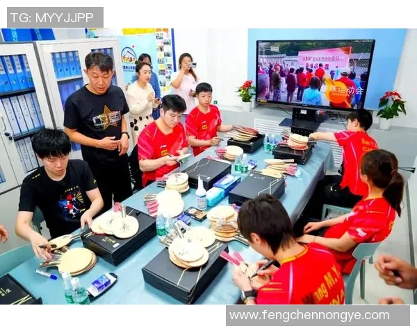 明星足球球星齐聚一堂互动精彩瞬间盘点 引发粉丝热议与关注