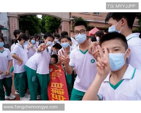 足球明星送中考祝福 助力学子冲刺梦想 全力以赴迎接人生新挑战